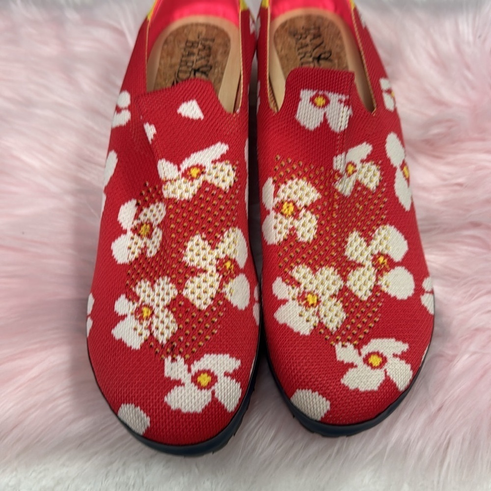 Stylish Floral Red Platform clogs - Picture 2 of 7